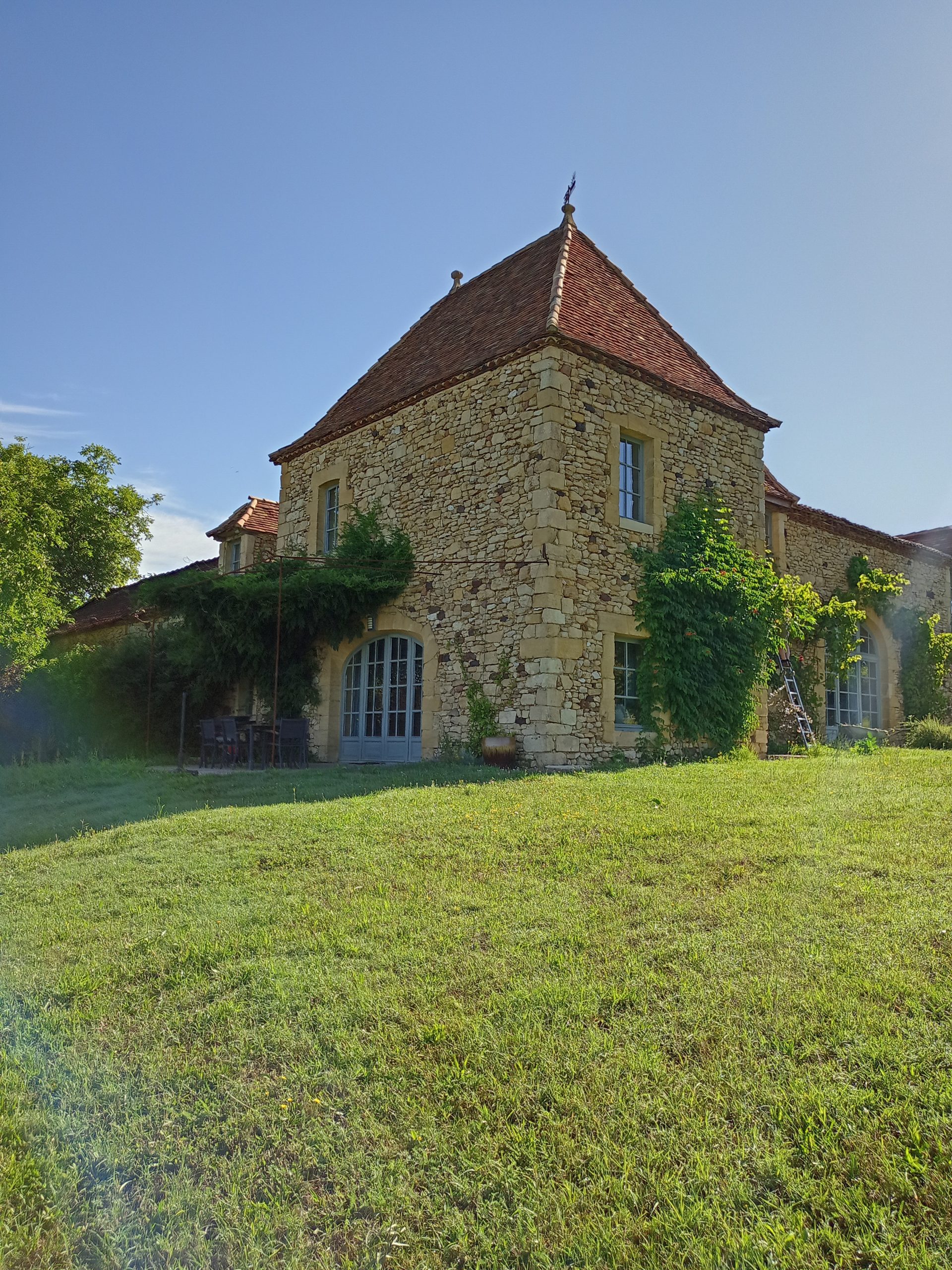 Vue maison depuis la piscine